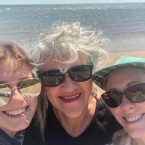 Meet your Posher, Hayley